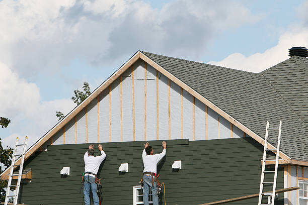 Professional Siding Contractor technician working in Maysville, NC